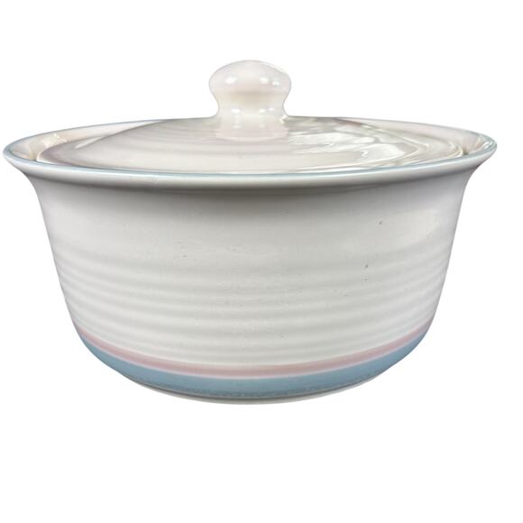Pfaltzgraff Aura Pink 2 QT Casserole Dish and Lid Round Cream Color Stoneware - Picture 1 of 7